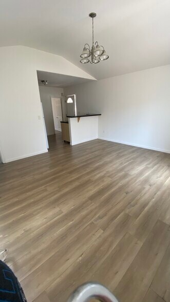 Living room - 1168 Justin Ave