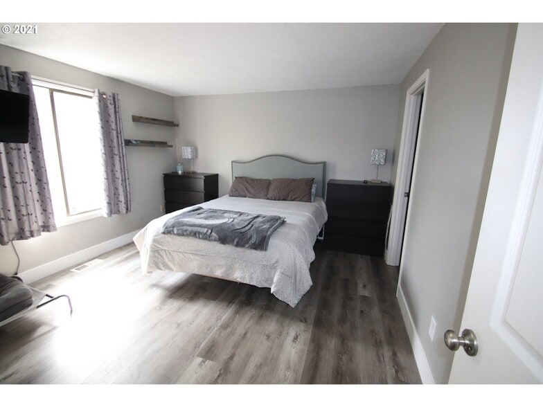 Building Photo - 1419 SE 140th Ct