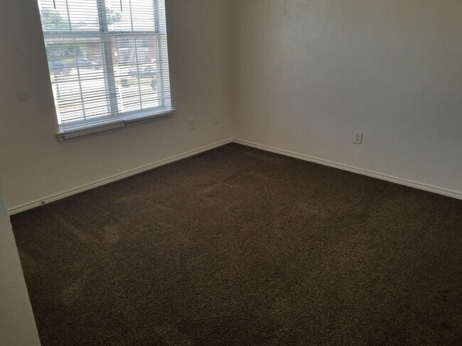 Building Photo - 3302 Barcelona Dr