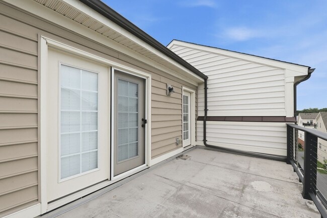Building Photo - 2413 Glenallan Ave