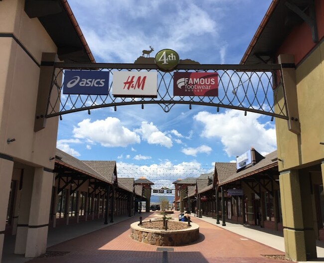 Building Photo - 3617 Mykonos Dr