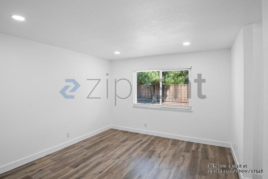 Building Photo - 999 Rawlings Dr
