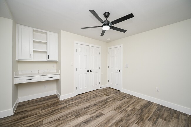Building Photo - 15511 Cypress Garden Dr