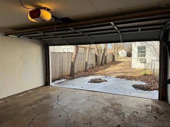 Building Photo - 1817 Ardath Ave