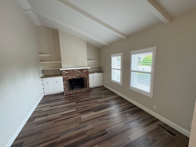 Building Photo - NW Visalia Home Near Country Club Available Now! *Private Showing Only*