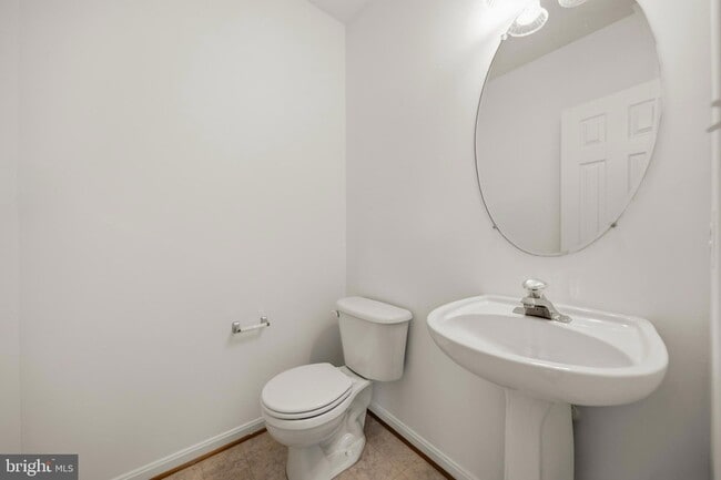 Building Photo - 25251 Dunvegan Square
