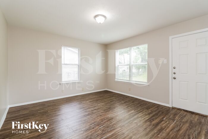 Building Photo - 1407 Gibbins Rd