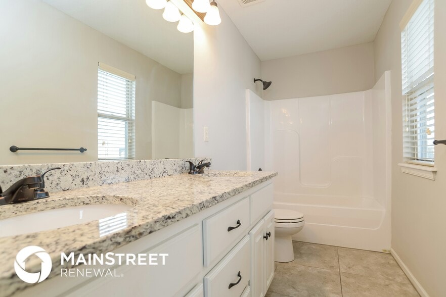 Building Photo - 568 S Walnut St