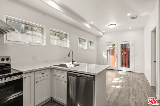 Building Photo - 929 W 23rd St