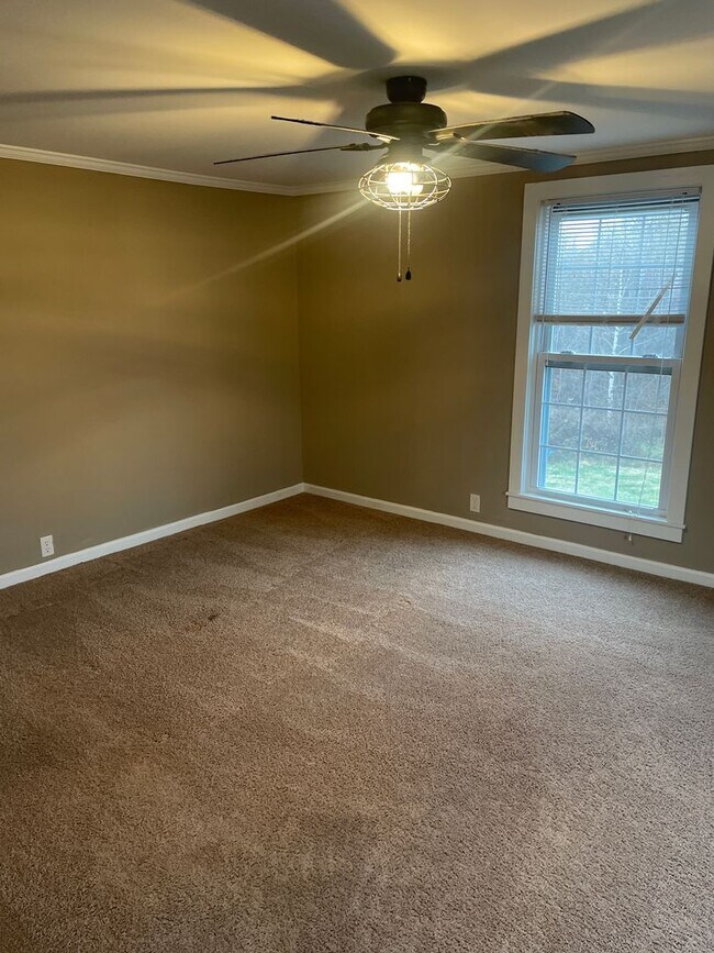 Building Photo - 2812 Kecoughtan Rd