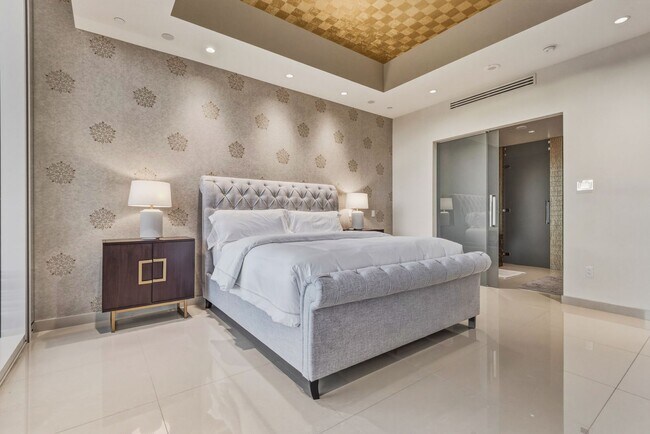 Building Photo - Waldorf Astoria 4707-Strip/City/Mtn Views from this Stunning 2Bd/2.5Ba Residence