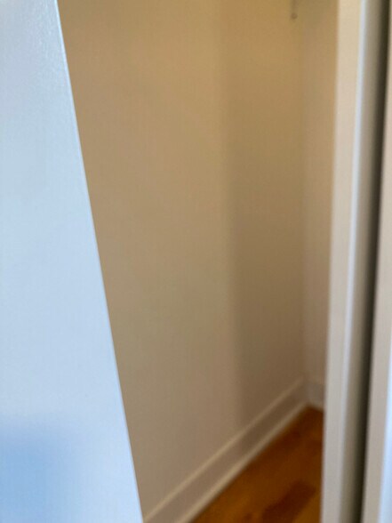 Building Photo - 696 Elm Pl