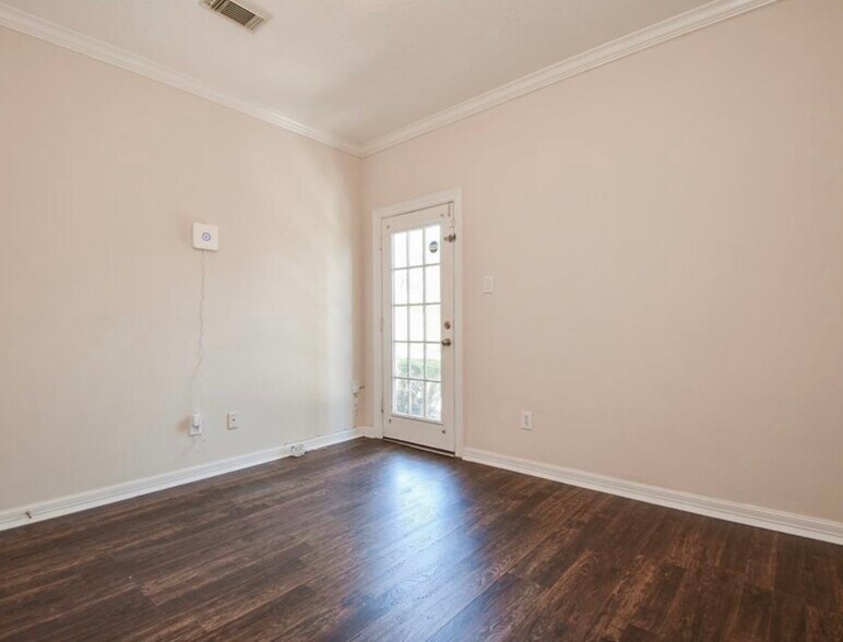 Building Photo - 8002 Stoneyway Dr