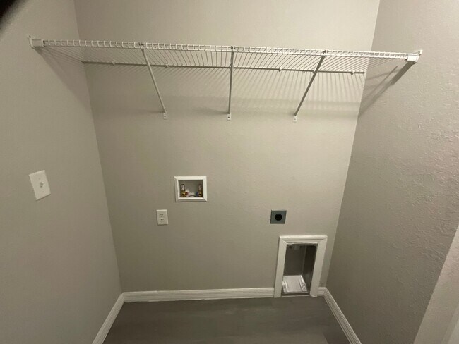 Building Photo - Custom Home - Desirable SE Ocala Neighborhood 3/2/2 **Won't Last**