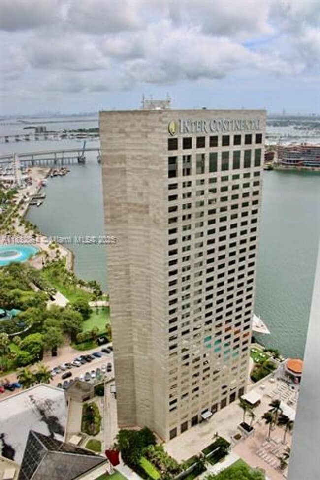 Building Photo - 325 S Biscayne Blvd