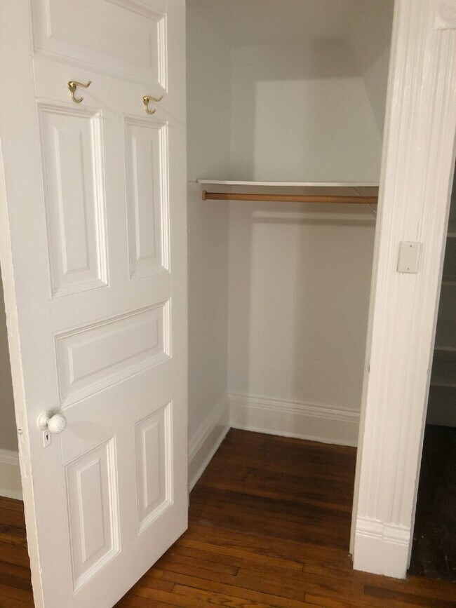 Building Photo - 1672 N Astor St