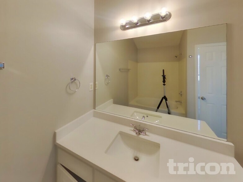 Building Photo - 6262 Varnay Ct