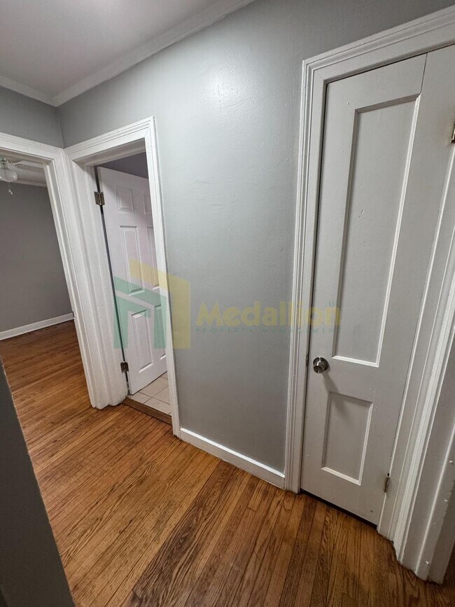 Building Photo - Stylish 4BR/2BA Home with Modern Updates &...