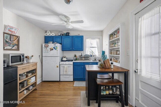 Building Photo - 123 Main Ave