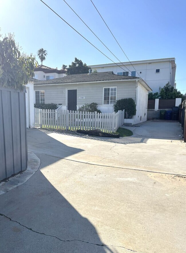 Building Photo - 1706 Pullman Ln