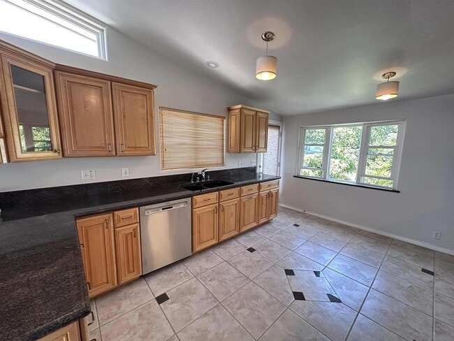 Building Photo - 3539 Mt Laurence Dr