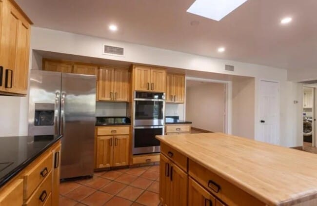 Building Photo - 5240 E Cholla St