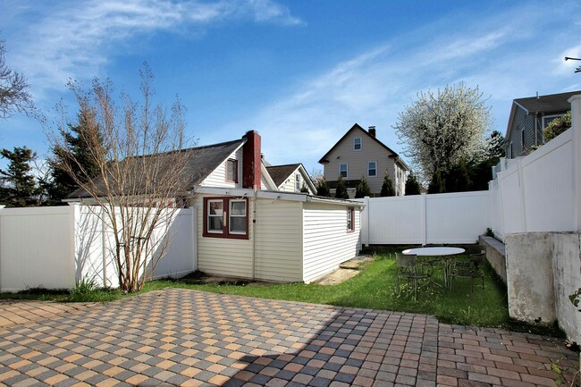 Building Photo - 31 Riggs Pl
