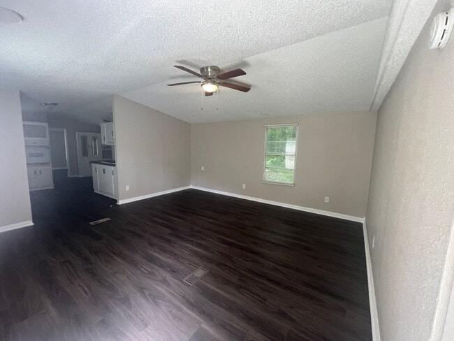 Building Photo - Nice Family home in Ward