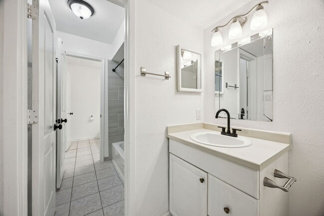 Building Photo - 14555 Wunderlich Dr