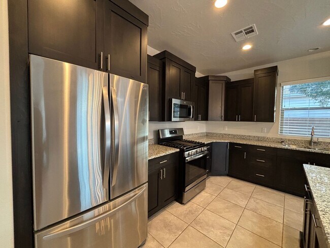 Building Photo - SPACIOUS SINGLE LEVEL HOME IN WASHINGTON F...