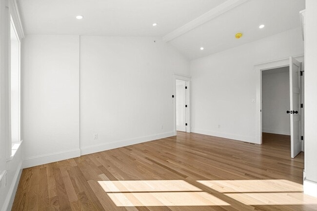 Building Photo - 309 Broadway