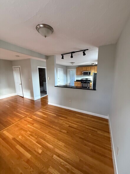 Building Photo - 119 Wrentham St