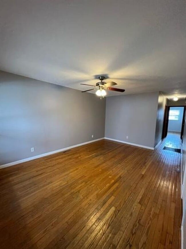 Building Photo - Cozy three bedroom in Saint Albans