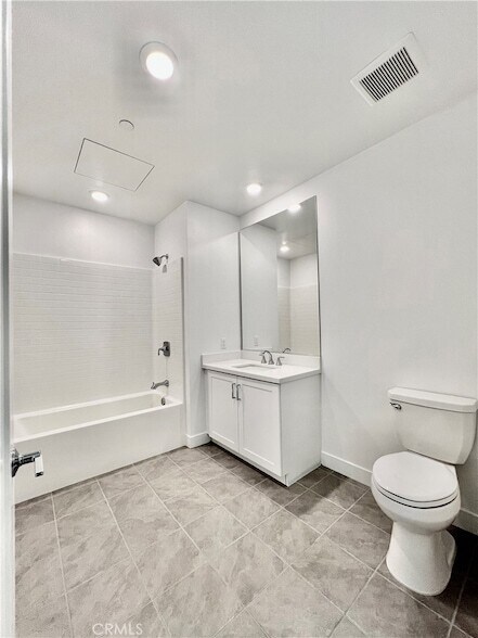 Building Photo - 2512 Rivington