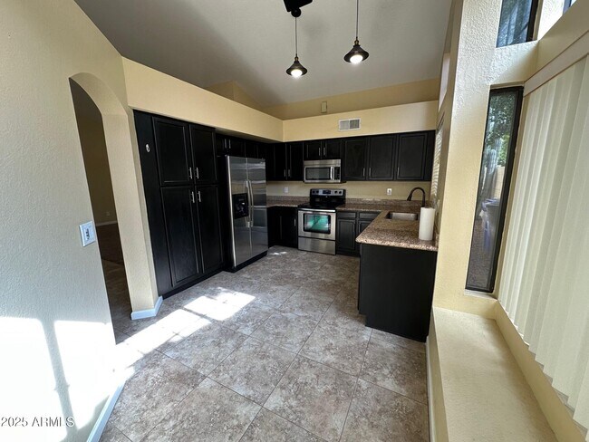 Building Photo - 8919 S Lori Ln
