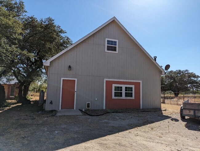 Building Photo - 193 S Valley Dr