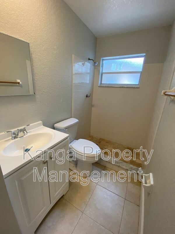 Building Photo - 4327 Cocoanut Rd