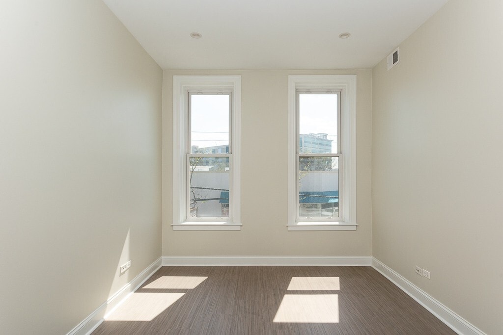 Building Photo - 1637 N Clybourn Ave