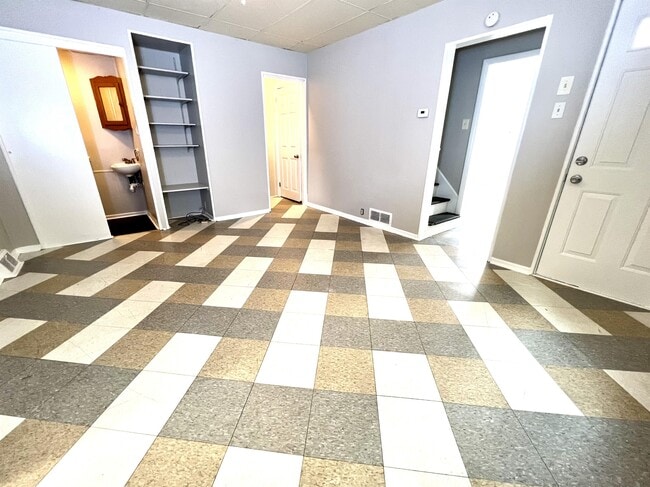 Building Photo - 1124 4th Ave