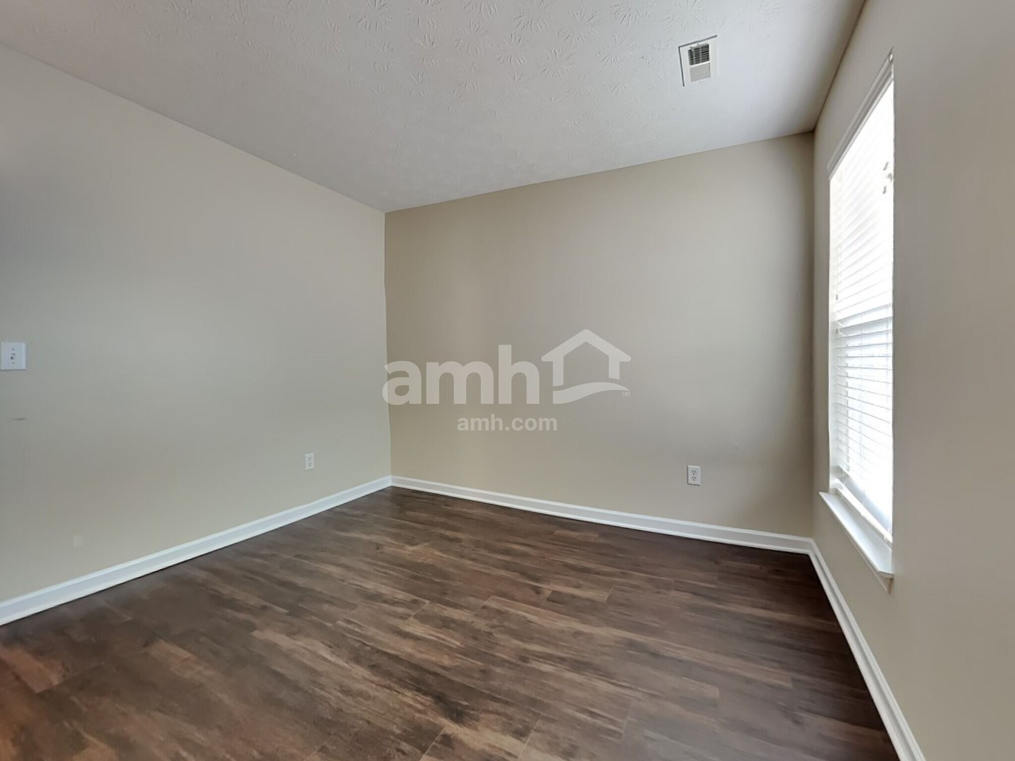 Building Photo - 609 Panzeretta Dr