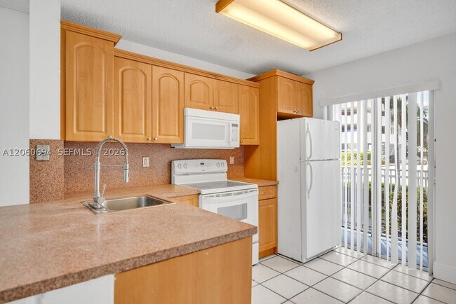 Building Photo - 2575 SW 27th St