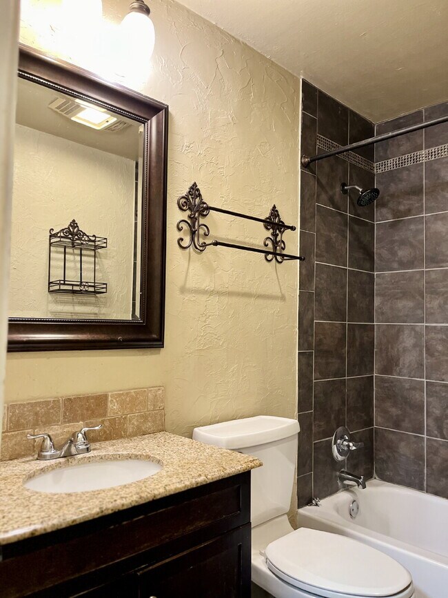 Building Photo - Spacious Four Bedroom!