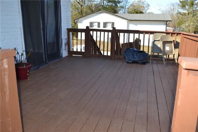 Building Photo - 555 Lee Byrd Rd