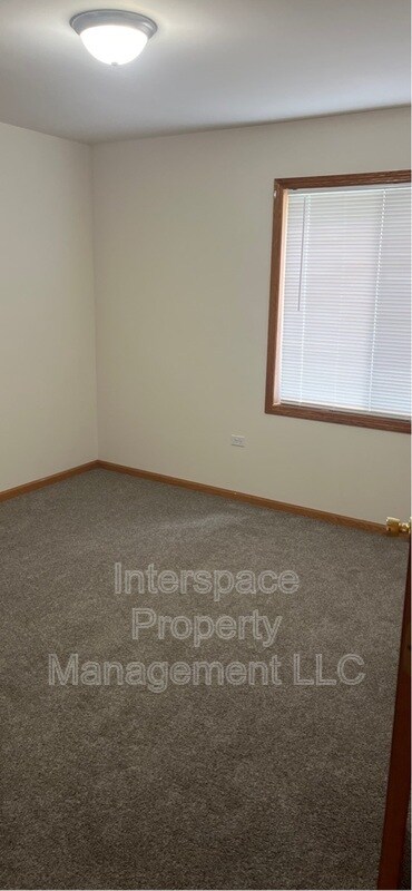 Building Photo - 1345 Rock Run Dr
