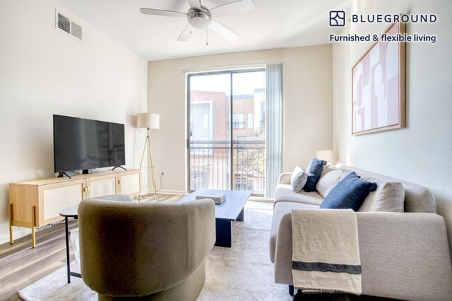 Building Photo - 11601 Century Oaks Terrace