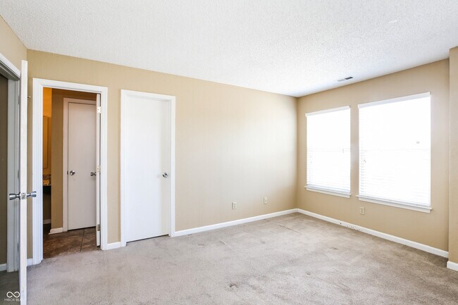 Building Photo - 6625 Kinnerton Dr