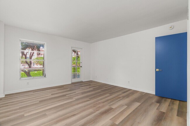 Building Photo - 950 Ponce De Leon Rd