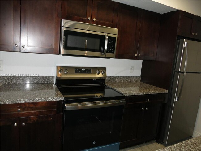 Building Photo - 10440 SW 156th Ct