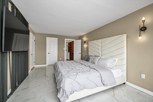 Building Photo - 725 Miller Ave