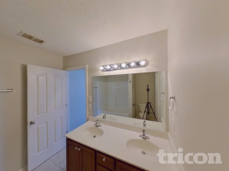 Building Photo - 3310 Perlino Dr